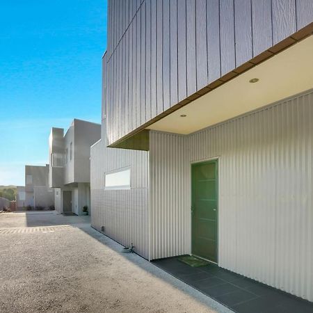 Surf Villa Уорнъмбул Екстериор снимка